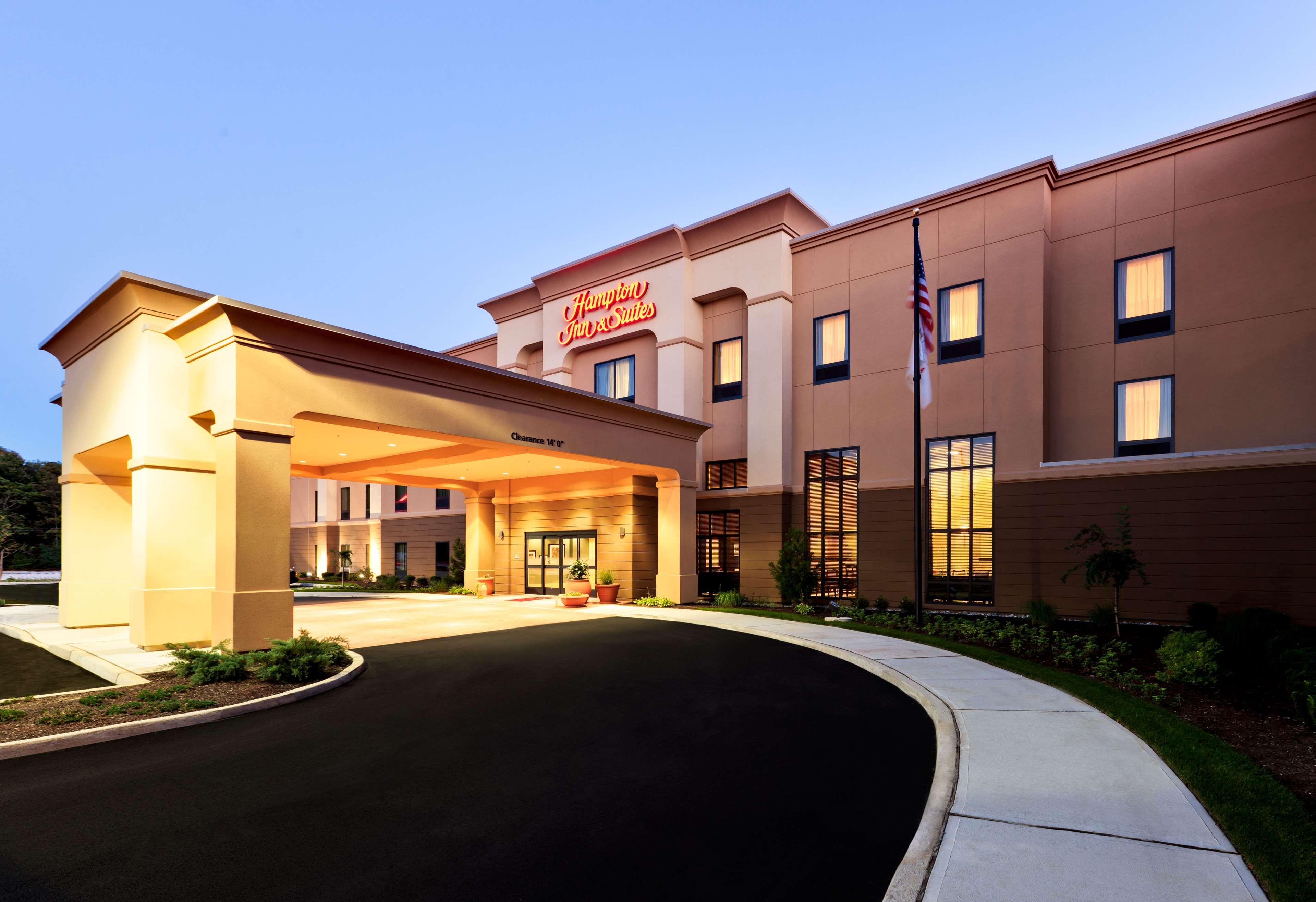 Hampton Inn & Suites Mahwah Exterior photo