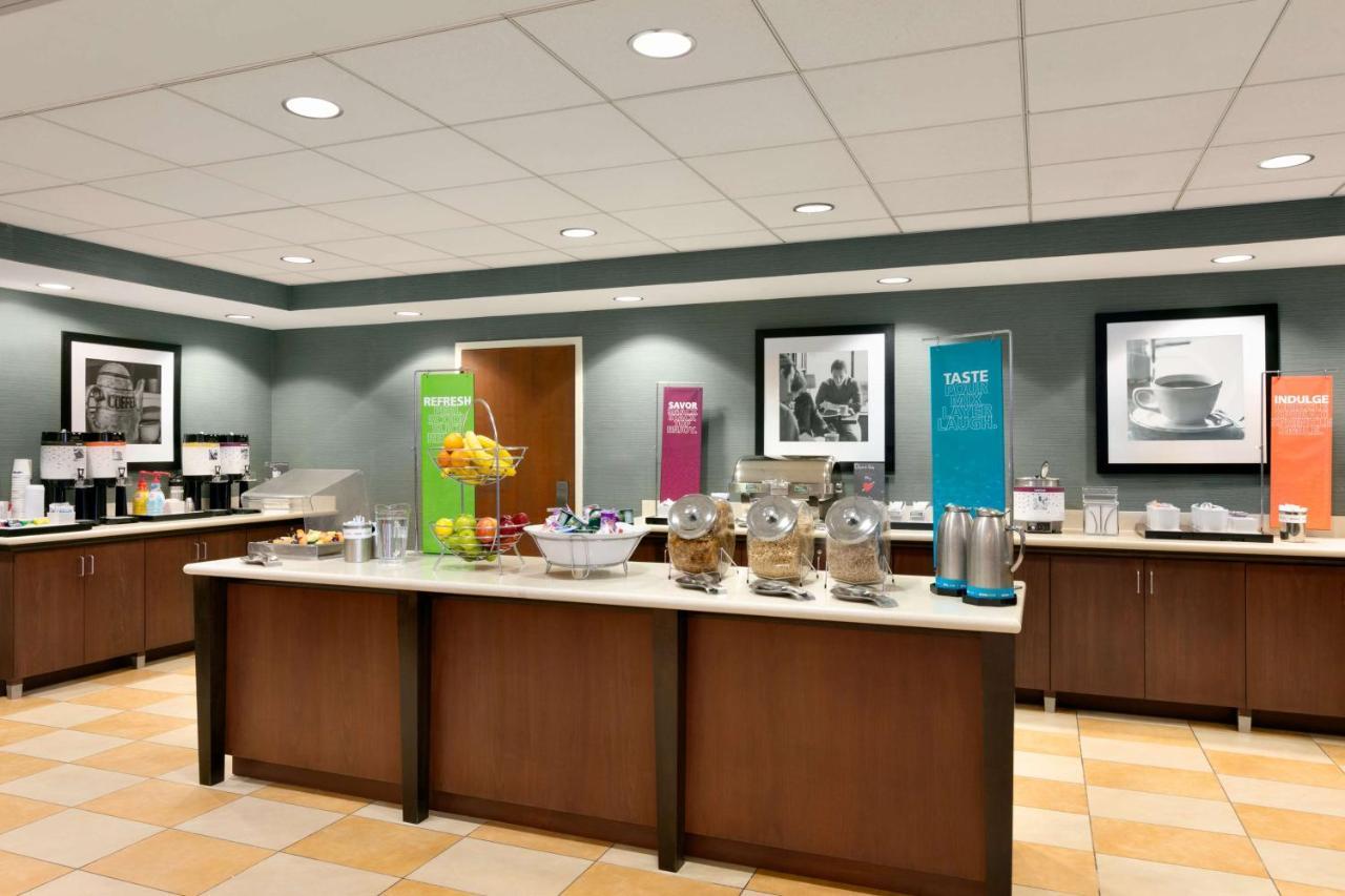 Hampton Inn & Suites Mahwah Exterior photo