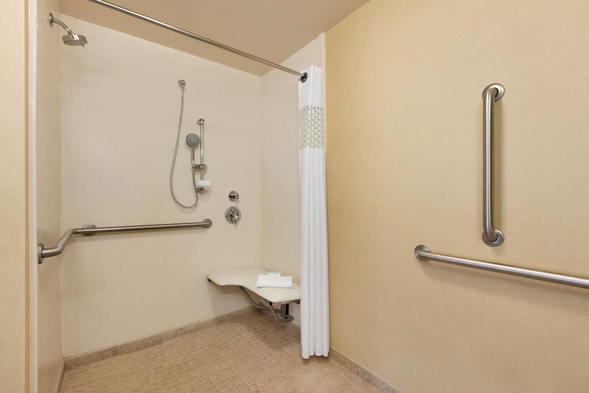 Hampton Inn & Suites Mahwah Exterior photo