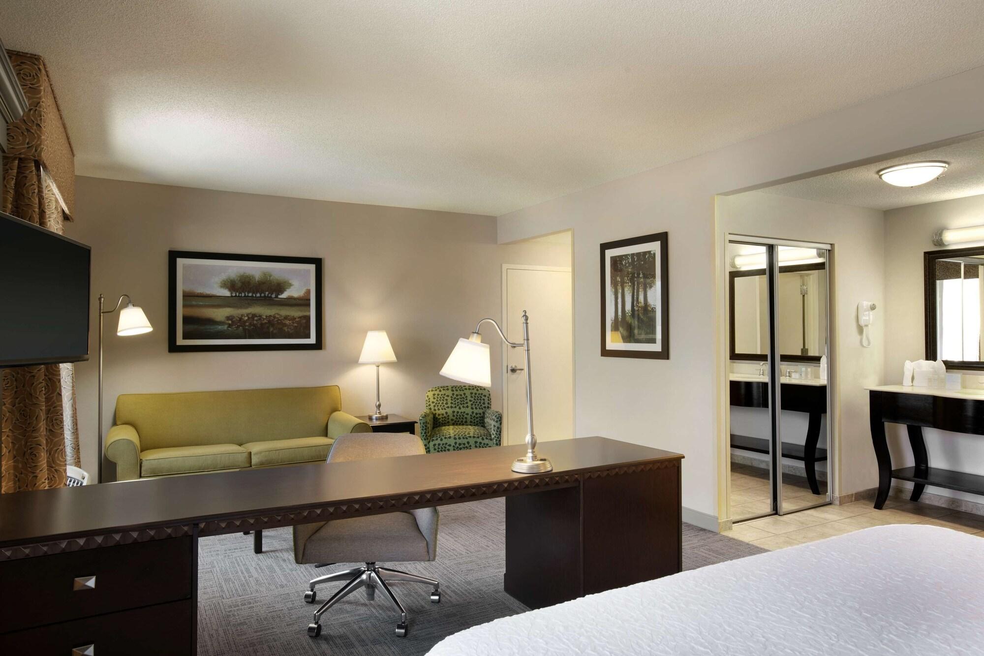 Hampton Inn & Suites Mahwah Exterior photo