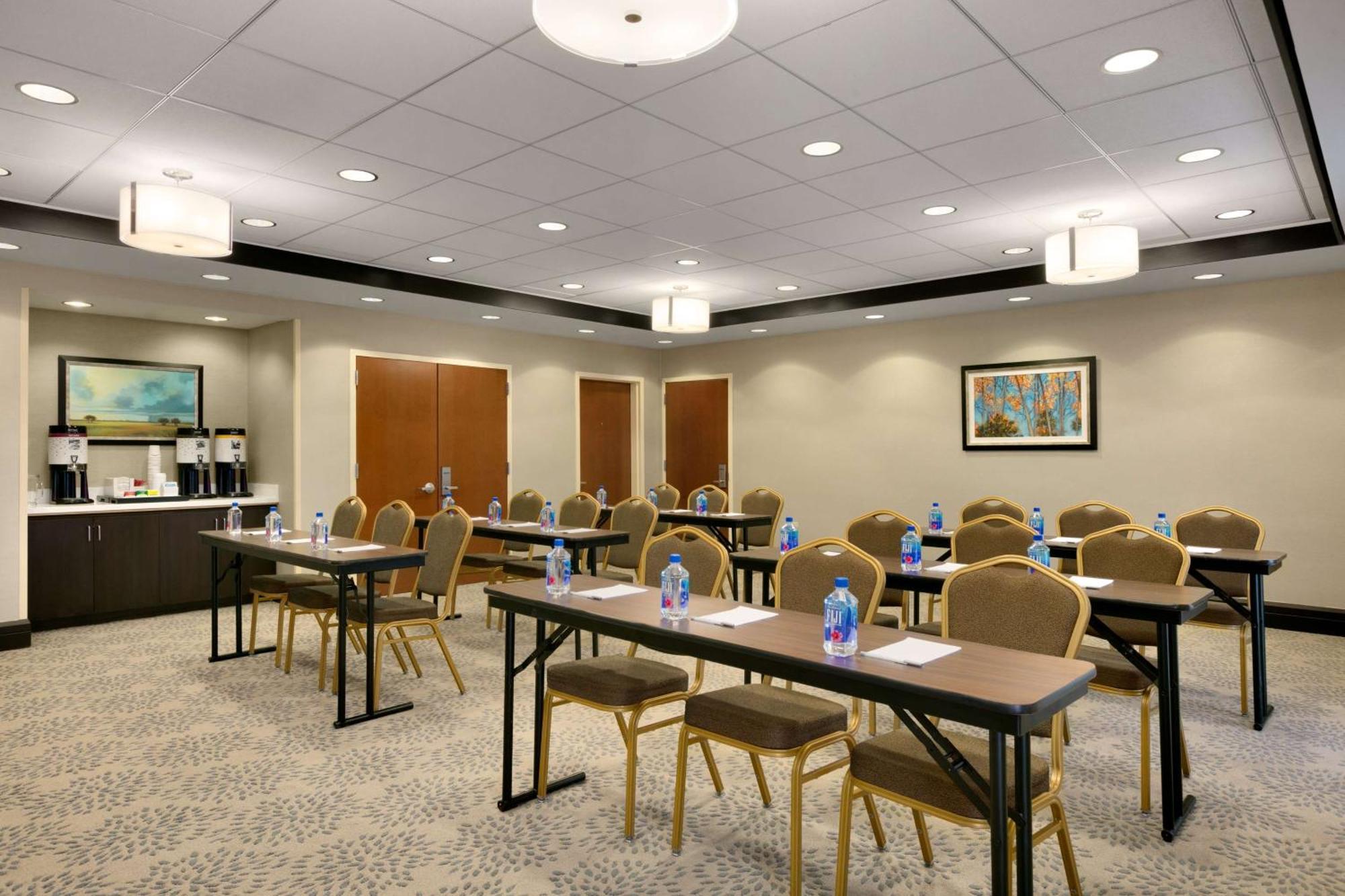 Hampton Inn & Suites Mahwah Exterior photo