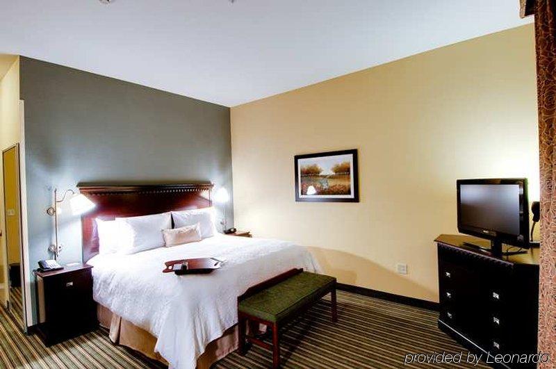 Hampton Inn & Suites Mahwah Room photo