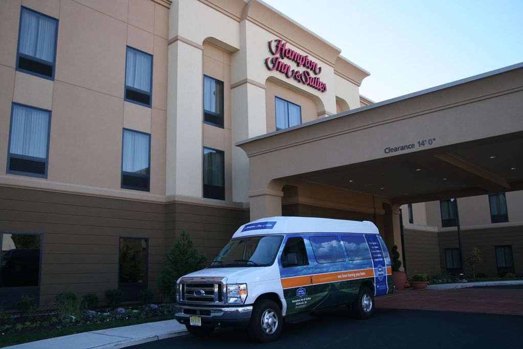 Hampton Inn & Suites Mahwah Exterior photo